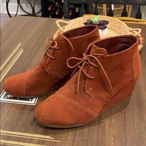 TOMS Suede Desert Wedge Size 11